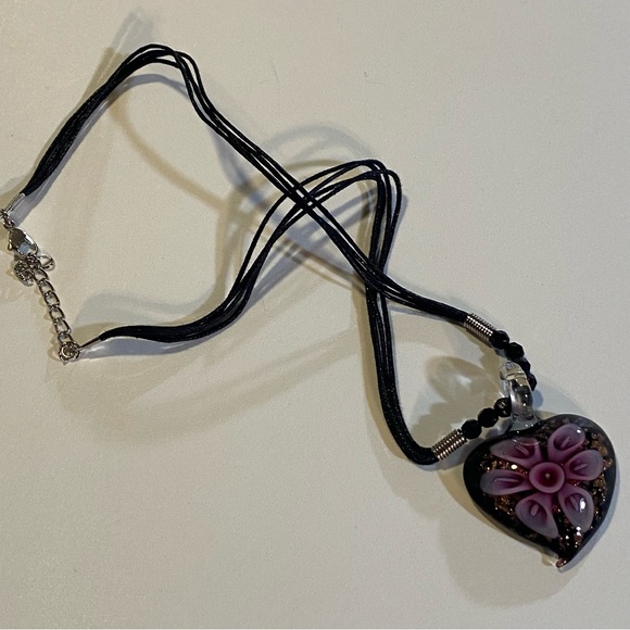 Glasswork heart with beaded cord, very pretty. Handmade - Picture 2 of 3